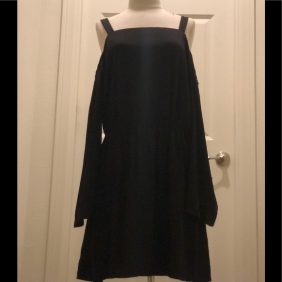 JustFab Dresses & Skirts - 🆕JustFab Cold Shoulder Dress Size Large